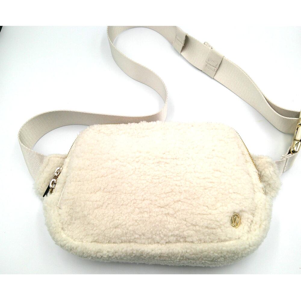 Lululemon Everywhere Belt Bag Fleece Sherpa Ivory White Opal Fanny Pack 1L